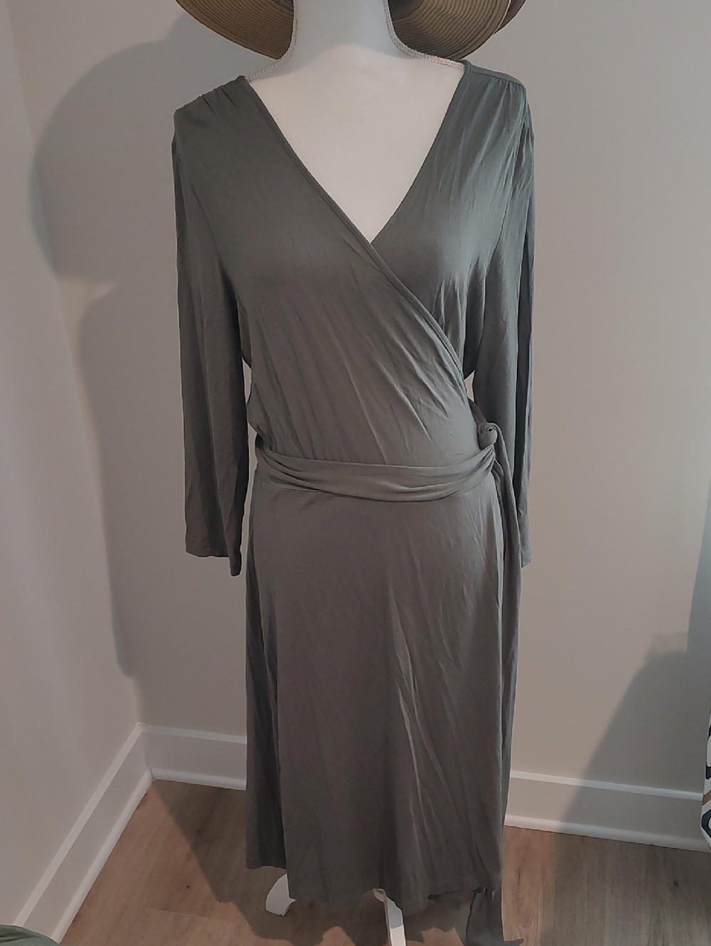 Banana Republic Green Wrap Dress Casual Effortless Minimalist Neutral Stretchy